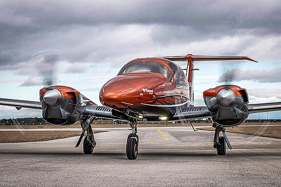 Radar-compatible aircraft painting with metallic finish