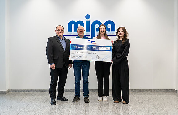 Donation handover to "Landshuter Tafel" Donation handover to "Landshuter Tafel"